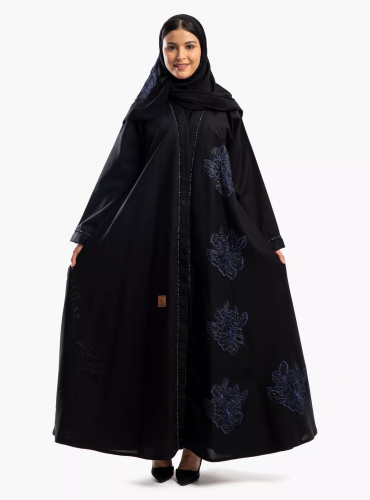عباية كلوش بتطريز مع كرستال كحلي من امام العباية