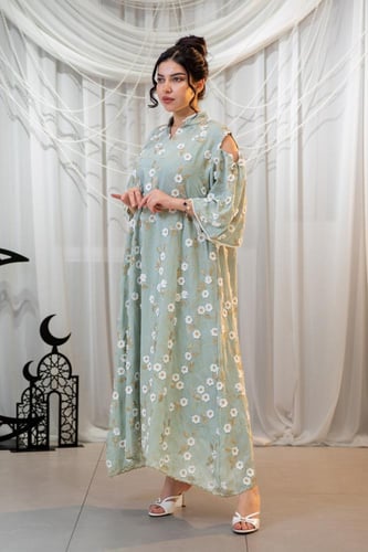 جلابية فيروزي رمضانية بتطريز ورود بيضاء انيقة