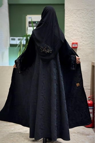 عباية رنيم بقماش جوخ مشجر