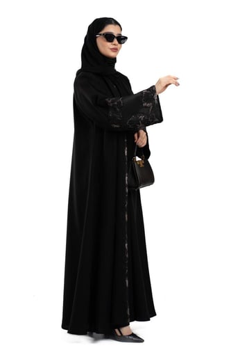 عباية مها بأكمام جاكار وتحديد قيطان