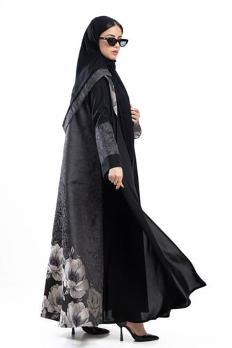 عباية فاتنة باللون البيج