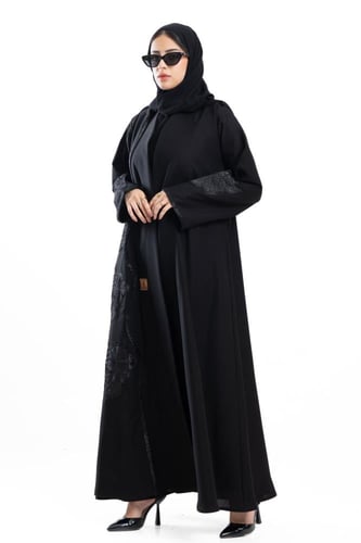 عباية وله باللون الأسود