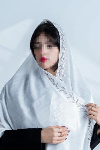 طرحة Z138 لون ابيض بتطريز ورد