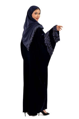 عباية مرام مخمل كحلي بورد وترتر