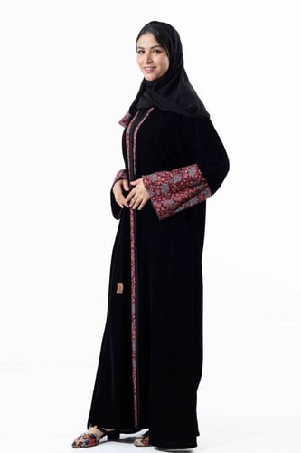 عباية شتوية بتدخيلات قماش الكشميري على اليدين والأ...