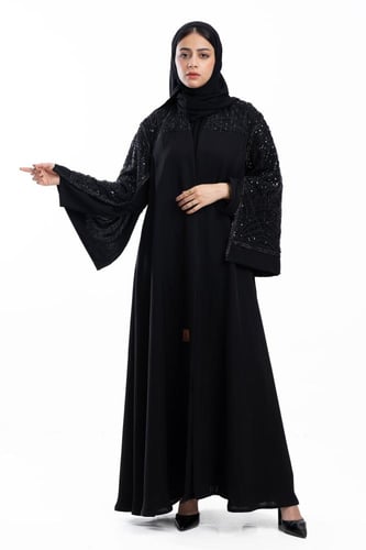 عباية لجين بسواد حالك