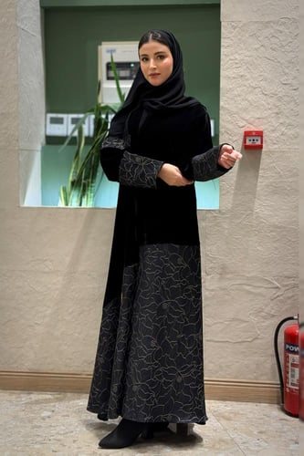 عباية نيارة بجاكر هندي ذهبي