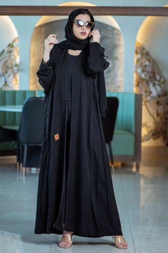 عباية اسود كلوش مع تدخيلات شك كرستال من الأمام وال...