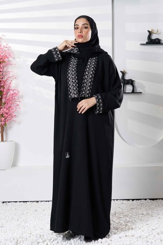 عباية سوداء فاخرة بتدخيلات تطريز وهدب كرستال