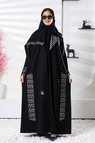 عباية سوداء فاخرة بتدخيلات تطريز من الامام والياقة