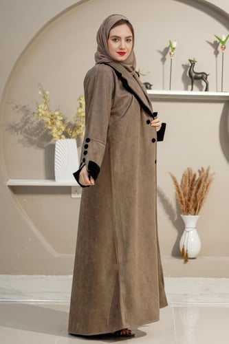 عباية شاموه رمادي مع تدخيلات مخمل وأزارير سوداء