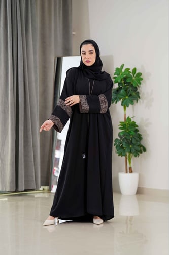 عباية كلاسيك بتدخيلات قماش جاكار ع الكم