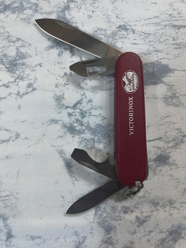 مقلميه سكين متعدده الاستخدامات صناعه سويسريه