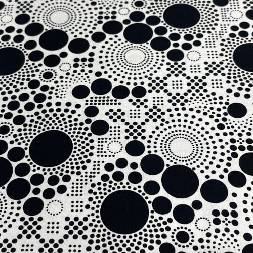 قماش أبيض منقط