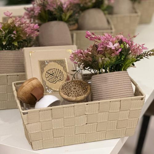 هديه انيقه لرمضان مكونه من سله تحتوى مصحف وسط بغلا...