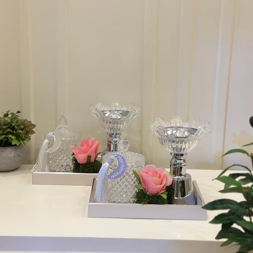 طقم كرستال فاخر مكون من قاعده ومبخره وفواحه وعلبه...