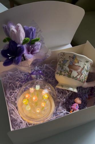 Has purple box