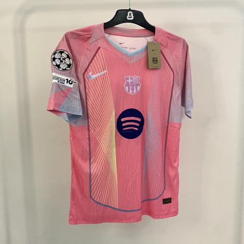 تيشيرت برشلونة الوردي 2026