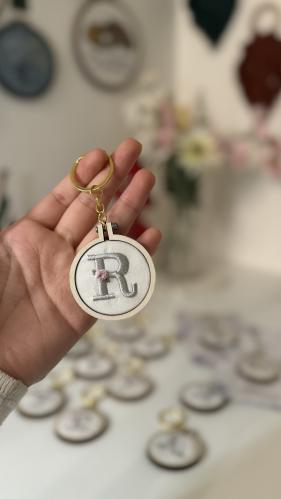 ميداليه بحروف