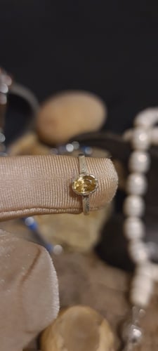 خاتم نسائي جميل وانيق بحجر الزركون البرتقالي الطبي...