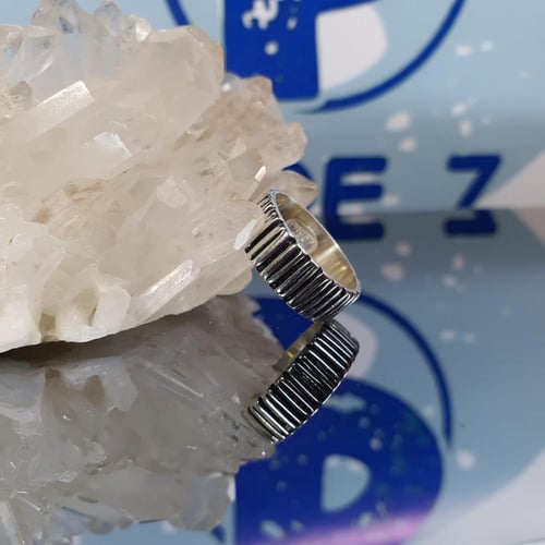 دبله مميزة وعصرية بصياغه يدوية PROF7 VIP بفضة عيار...