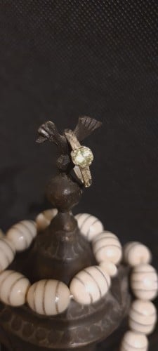 خاتم نسائي انيق وناعم بحجر الزركن الاخضر الطبيعي ب...