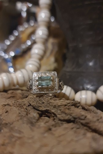 خاتم رجالي ملكي انيق ومميز بحجر الترمالين الطبيعي...