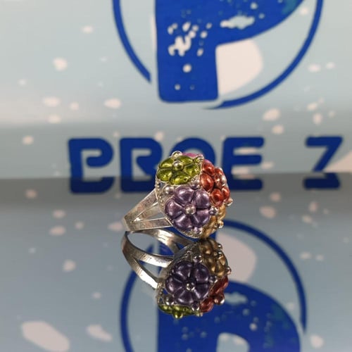 خاتم نسائي مميز بتفصيل خاص وفريد بفضة عيار ( 925 )