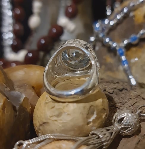 خاتم جميل و انيق ب حجر الموزنايت مع صياغة يدوية من...