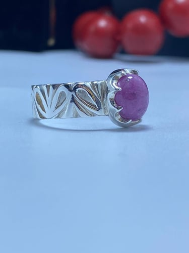 خاتم فضة عيار ٩٢٥ صياغة حجازية يدويه بفص ياقوت طبي...