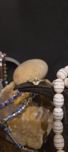 خاتم نسائي جميل وانيق بحجر الزركون البرتقالي الطبي...