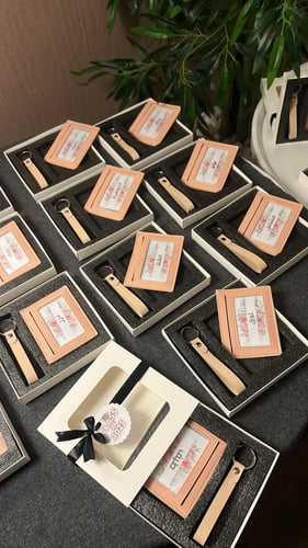 محفظه + ميداليه (عباره حسب الطلب)