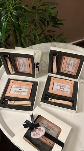 محفظه + ميداليه (عباره حسب الطلب)