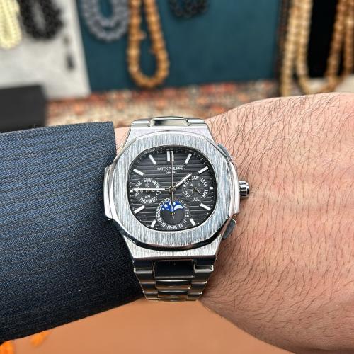 ساعة باتيك فيليب (الأسود)