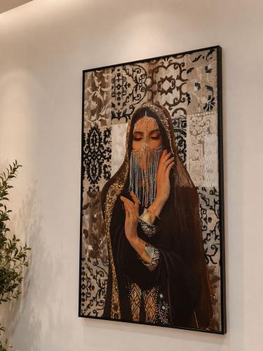 لوحة الدعجاء جدارية كانفس فاخرة للمرأة العربية مود...