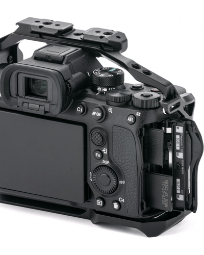 قفص كاميرا كامل تيلتا لسوني a7 IV – أسود