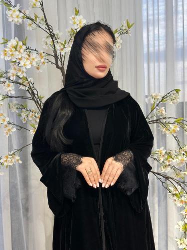 عبايه شتوية مخمل +دانتيل