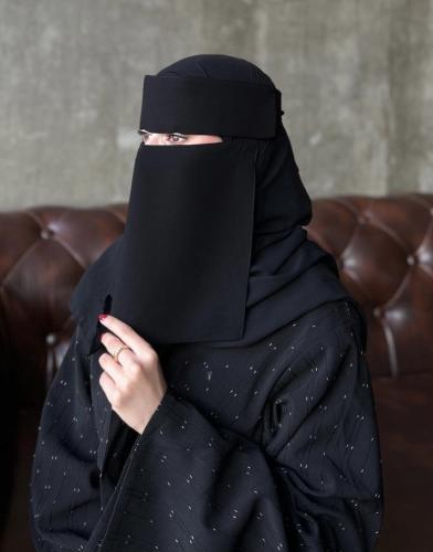 نقاب اسلامي وسط