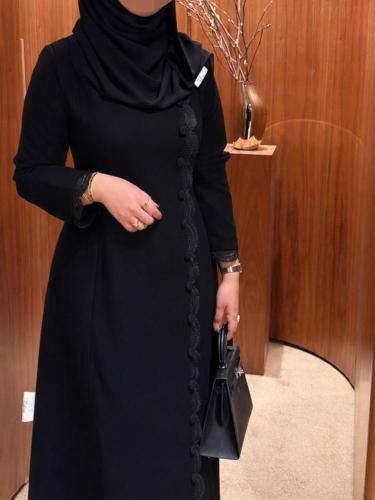 عباية كريب سيراميك مع الدانتيل