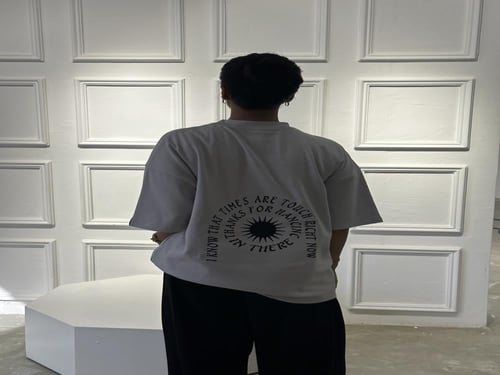 تيشرت رمادي فاتح oversize