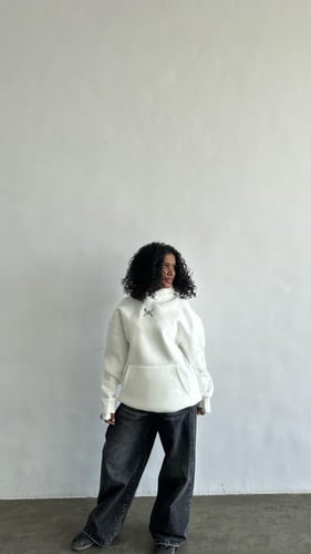 هودي أبيض oversize