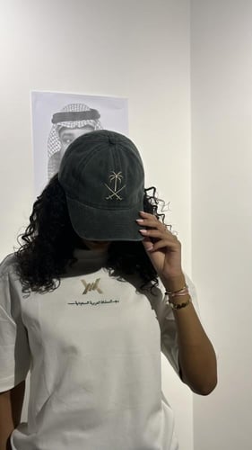 كاب اليوم الوطني أخضر