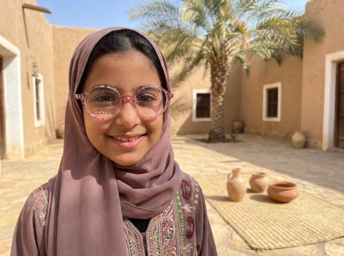 نظارة طبية بإطار وردي شفاف