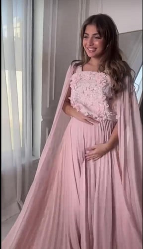 فستان حمل وردي فخم