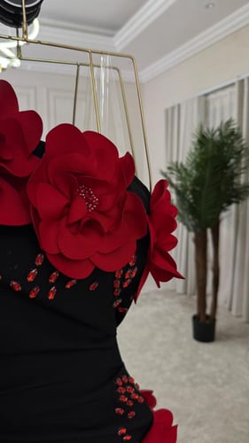 فستان سهره اسود ورد احمر