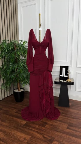 فستان وجدان سهره عنابي