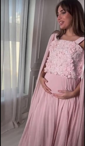 فستان حمل وردي فخم