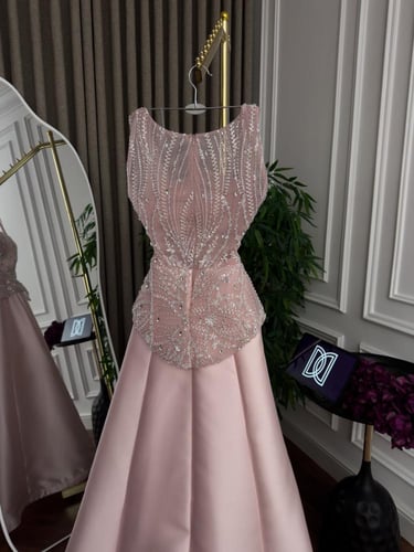 فستان سهره فخم وردي