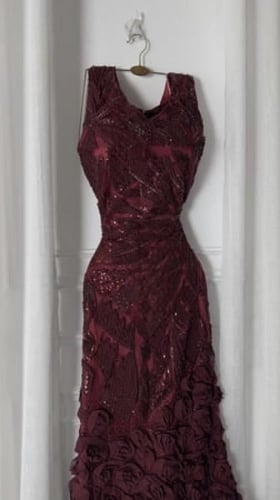 فستان سهره فخم برغندي