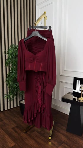 فستان وجدان سهره عنابي